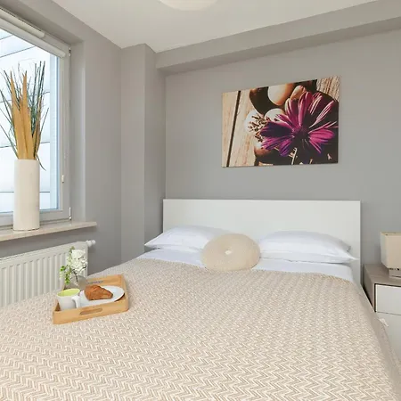 Cosy And Bright With Balcony In Redlowo By Renters Appartamento *