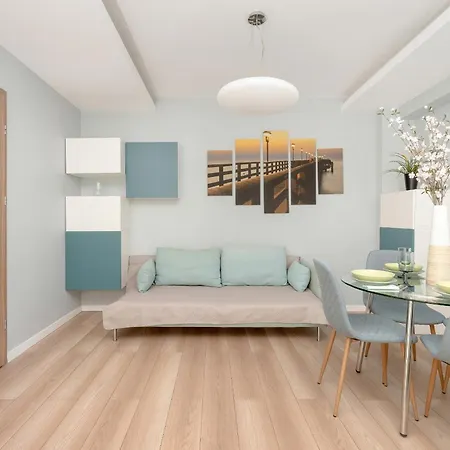 Cosy And Bright With Balcony In Redlowo By Renters Appartamento